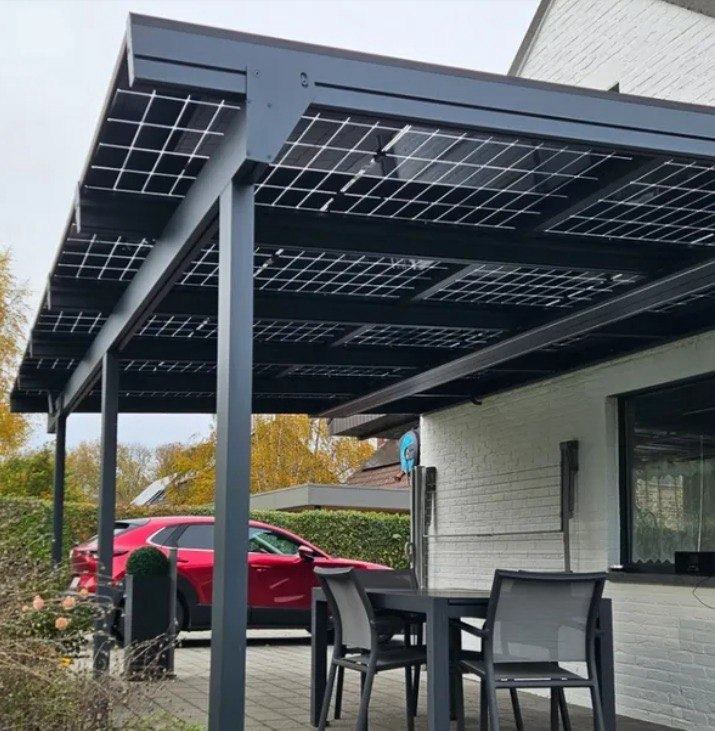 Pérgola solar en vivienda