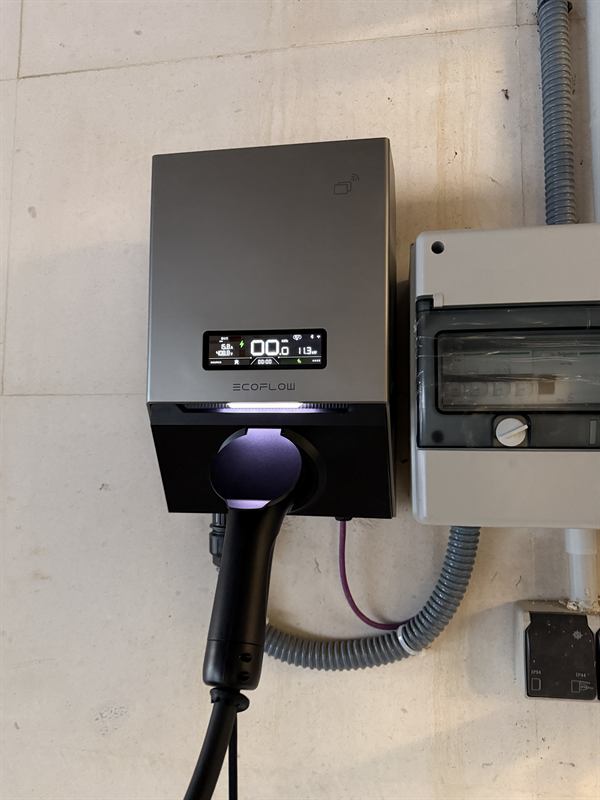 Cargador de vehículo eléctrico con cuadro de protección